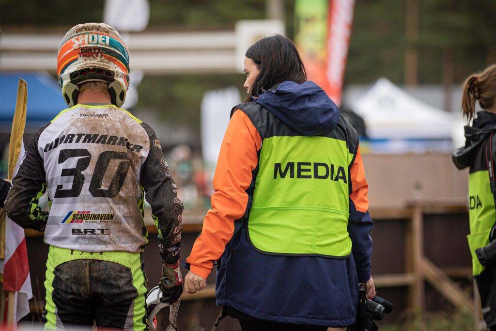 Se hit press och fotografer!