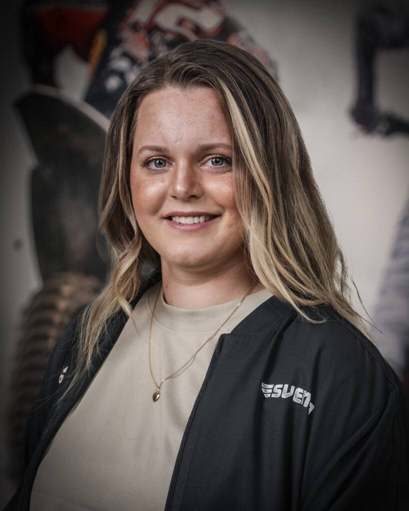 Emilia och Hannah har slutat på Svemo kansli