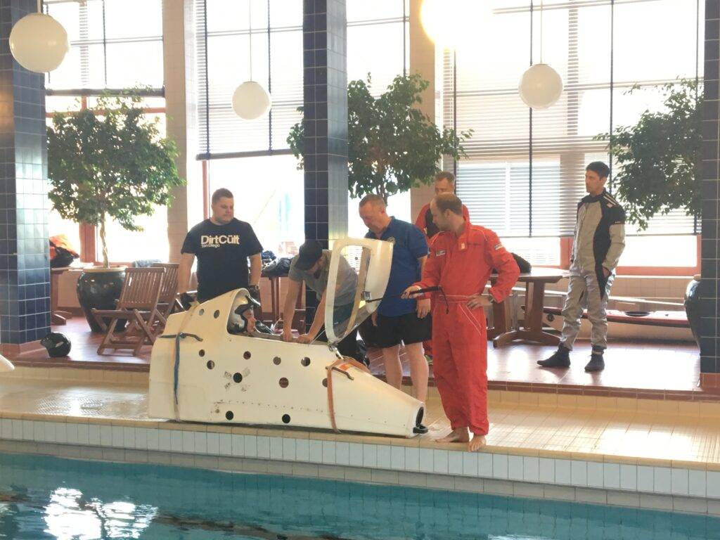 Välkommen till Österbybruks simhall för att göra turtletest!